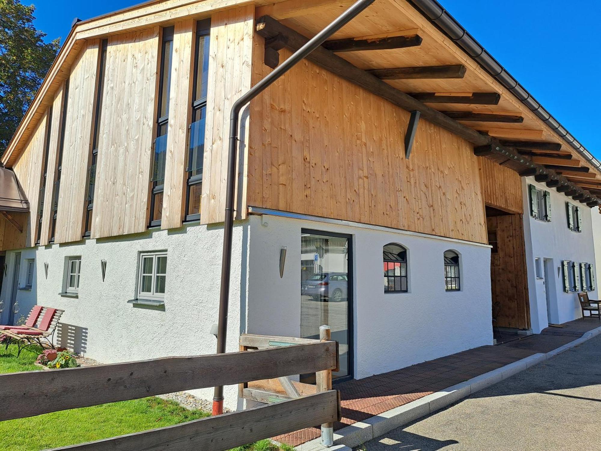 Neu! Ferienwohnungen Im Lueftlmalereck, Hennalahaus Oberammergau Exterior foto