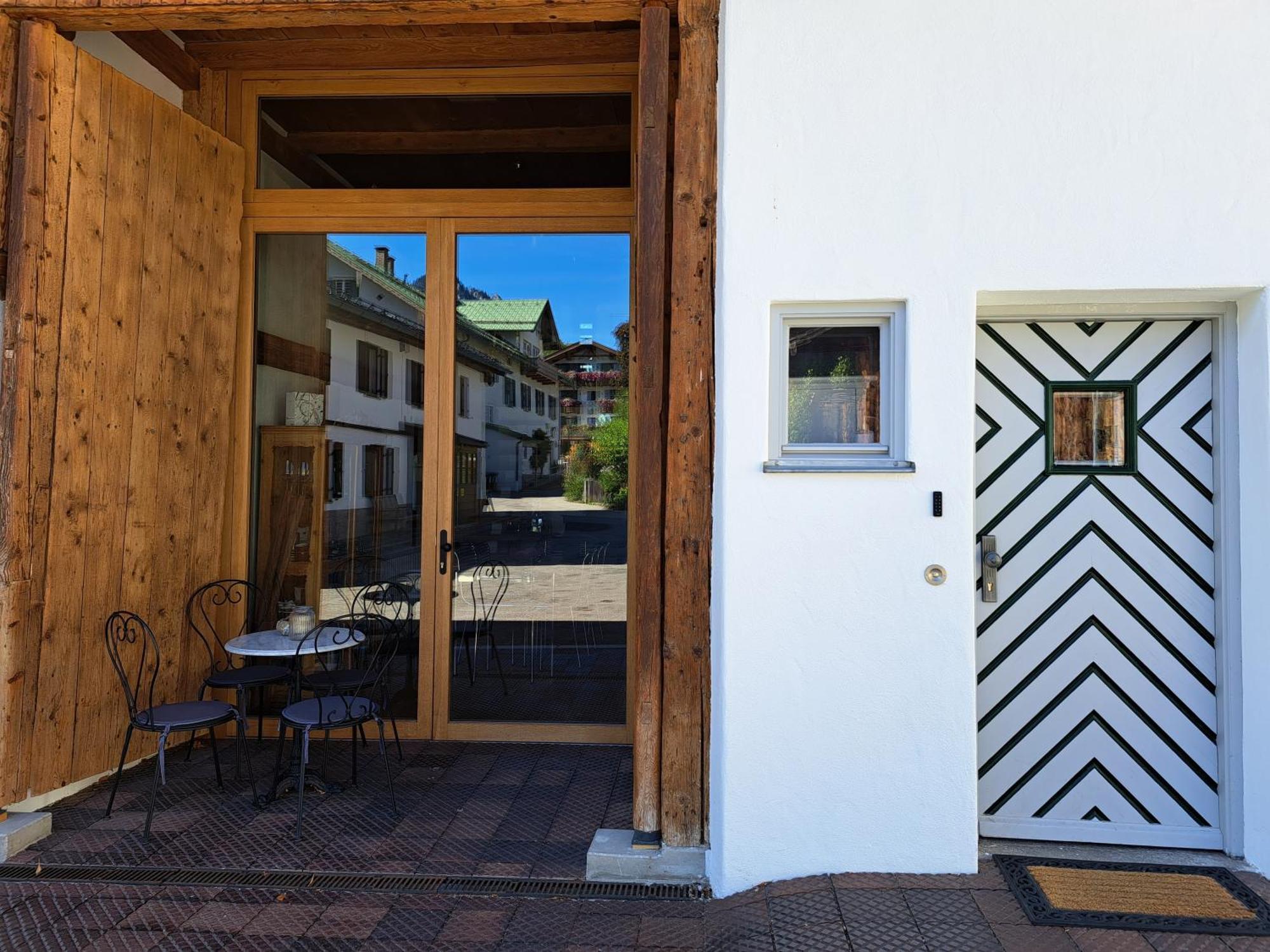 Neu! Ferienwohnungen Im Lueftlmalereck, Hennalahaus Oberammergau Exterior foto